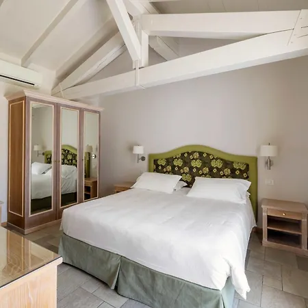 Ortensia Apartahotel 4*